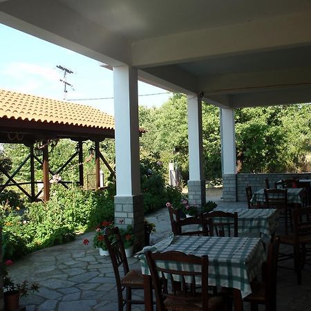 Meraklis Rooms Kariotes Exterior photo