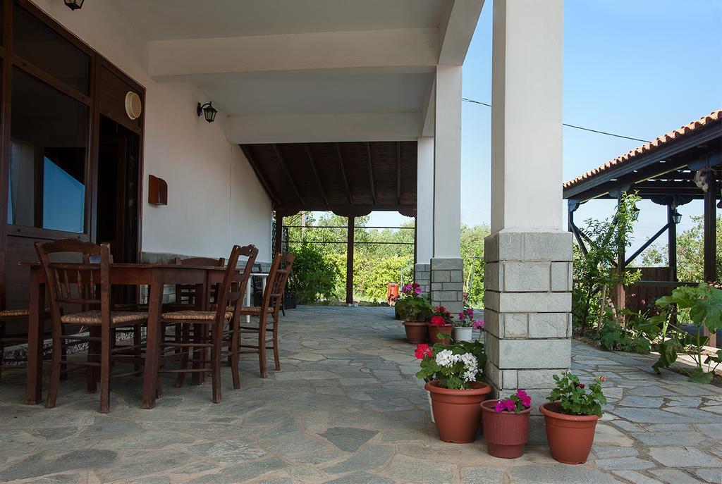 Meraklis Rooms Kariotes Exterior photo