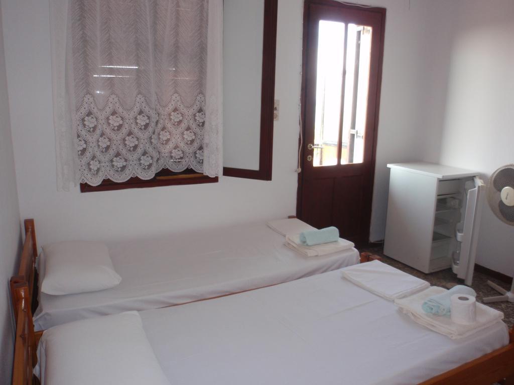 Meraklis Rooms Kariotes Exterior photo