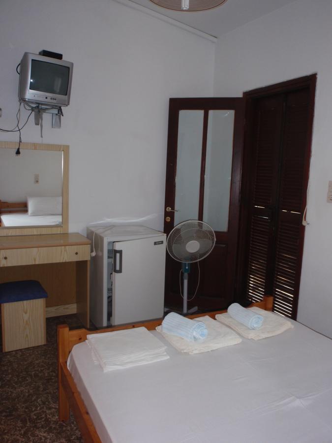 Meraklis Rooms Kariotes Exterior photo